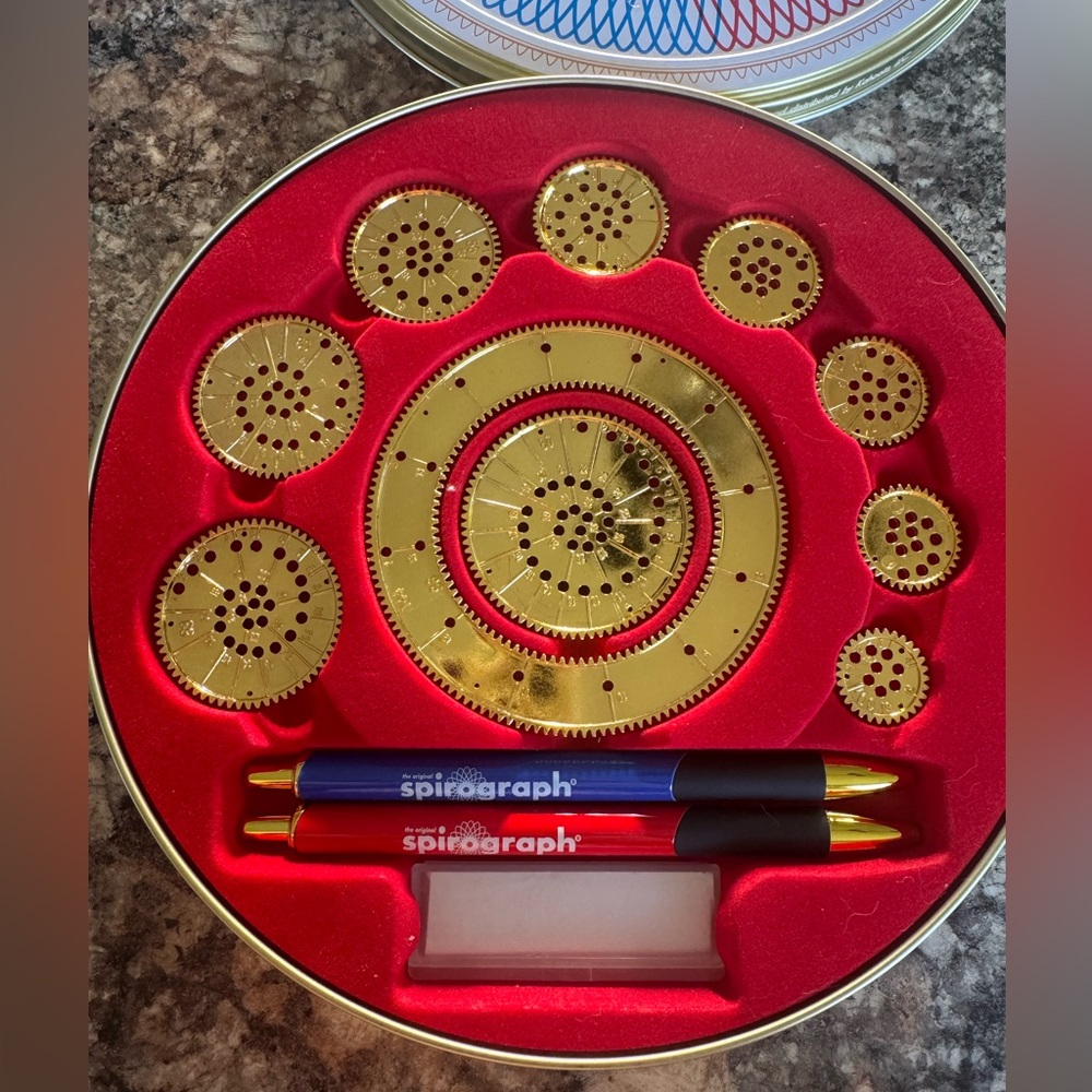 Spirograph Die-Cast Collector's Set - Picture 3 of 6